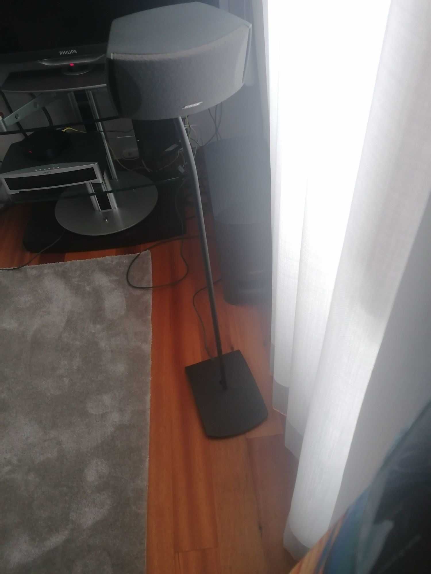 Tripé suporte Bose para colunas. Um par