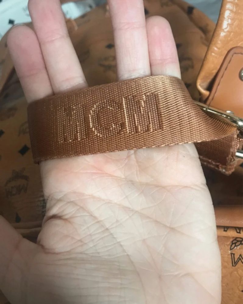 Mochila MCM Original Cognac com Tachas