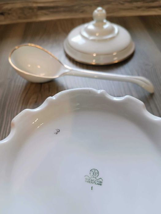 Zabytkowa waza porcelanowa z fabryki Wałbrzych