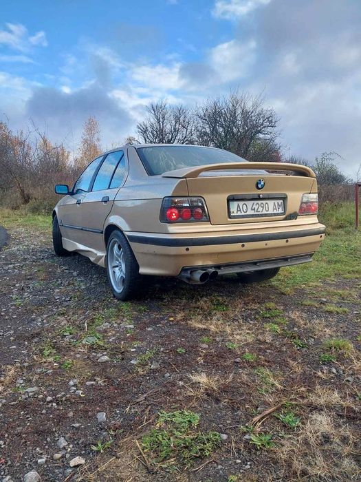 Продам BMW E36 1.8бензин