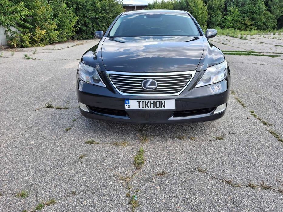 Продаю LEXUS LS600h
