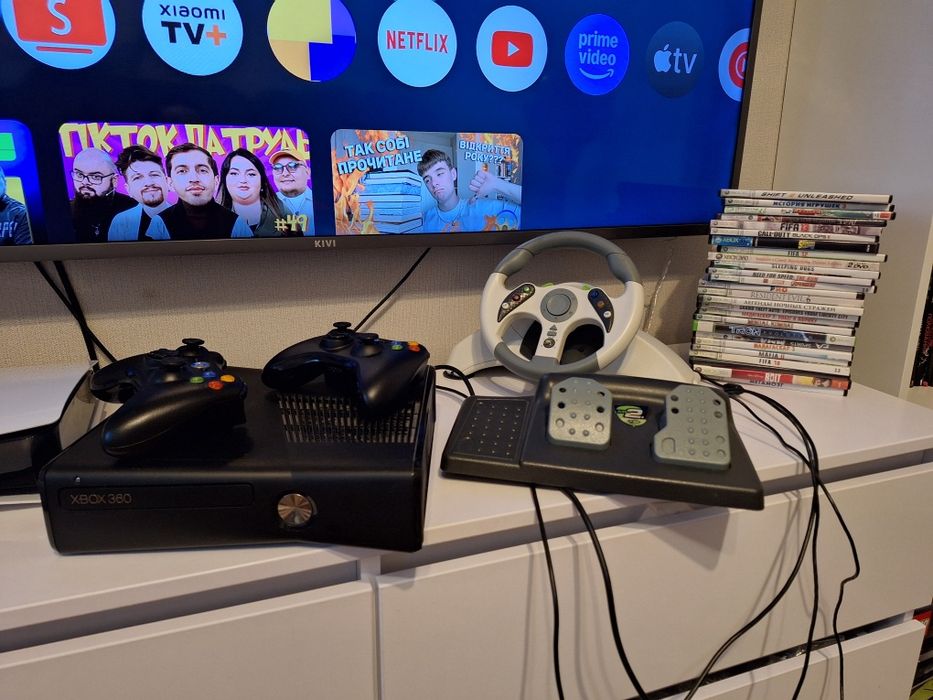 Xbox 360, 2 джостика, кермо +ігри