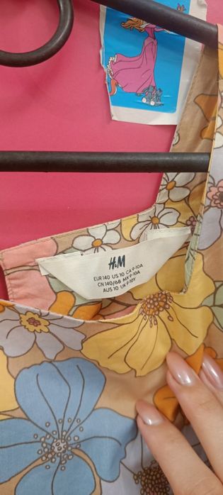 Продам сукні на дівчинку 140-152
