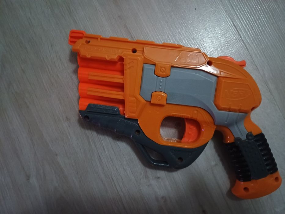 Pistolet NERF doomlands