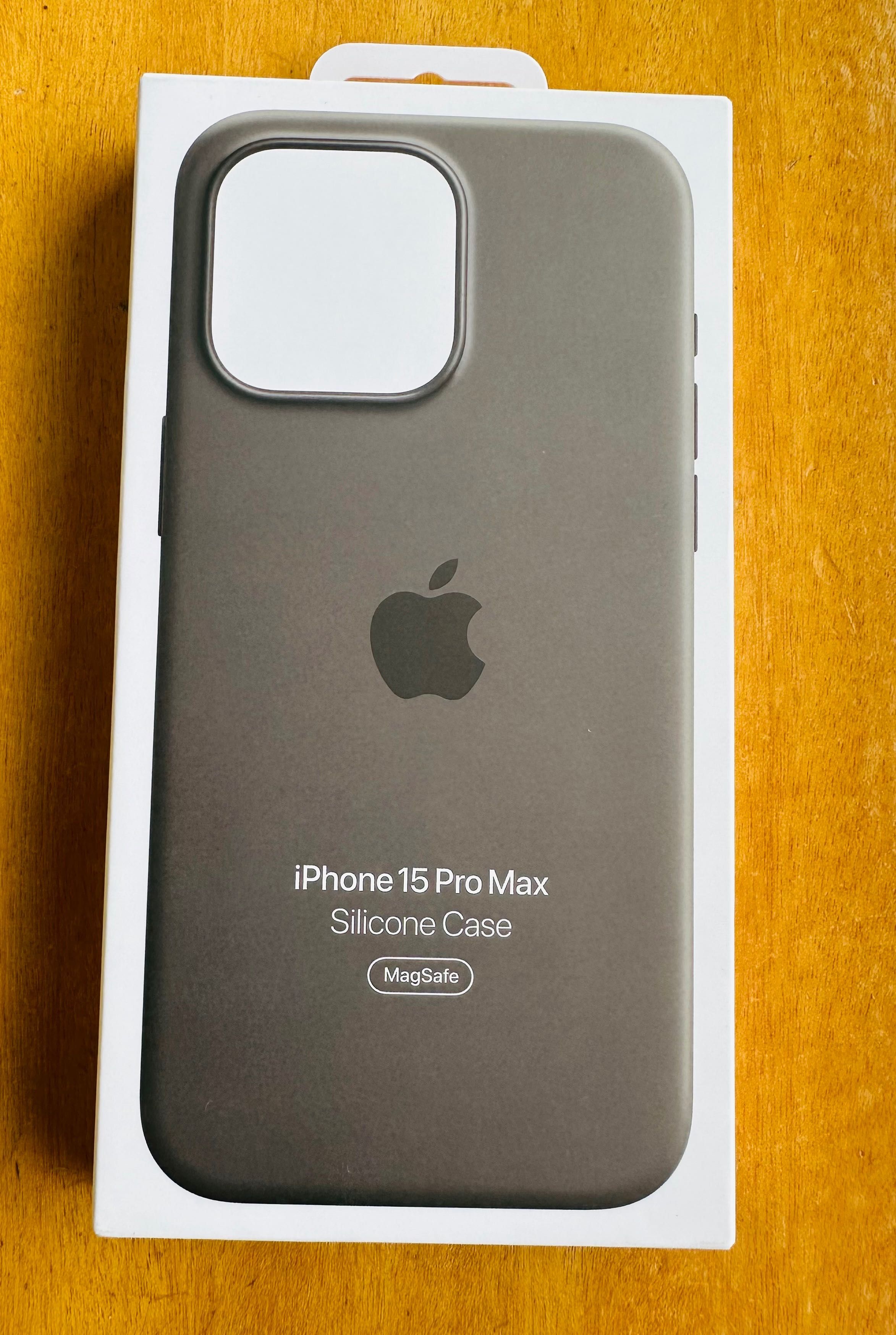 Vendo Capa de iPhone 15 pro max novo e selado