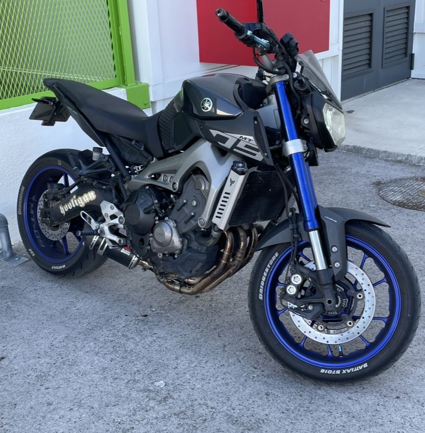 Yamaha MT09 Race Blue