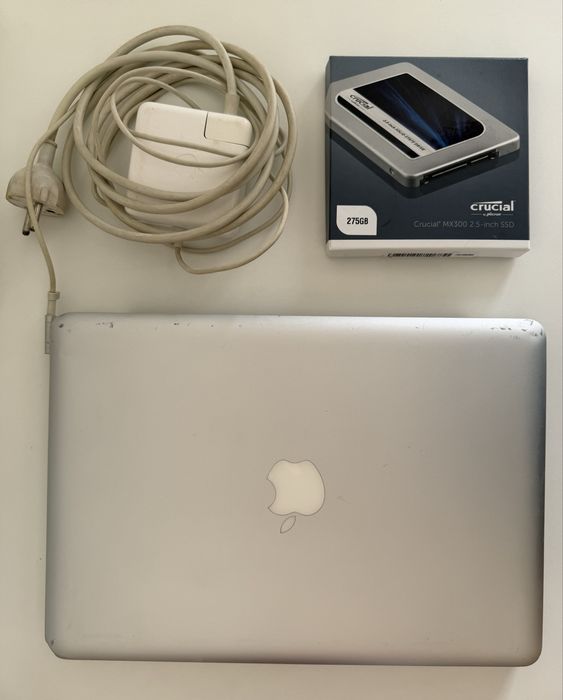 MacBook Pro 13” 2011 – SSD + carregador – só ligado à corrente