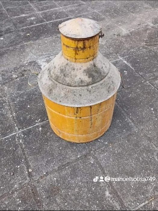 Vendo esta peça muita bonita bom estado