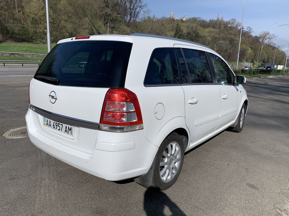 Официальный OPEL ZAFIRA B 2010г., от первого хозяина