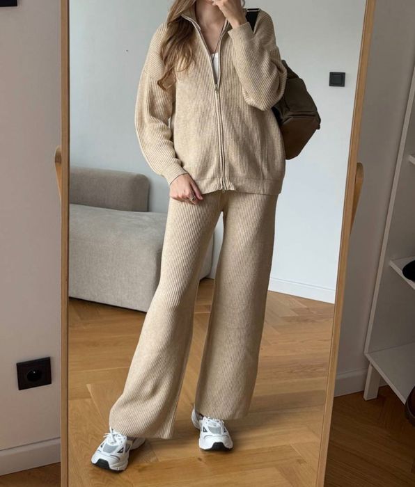 Костюм бежевый вязаный трикотажный вискоза теплый зипка штаны