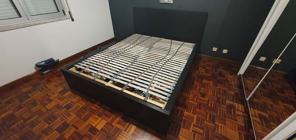 Cama IKEA de casal c/ estrado e gavetões