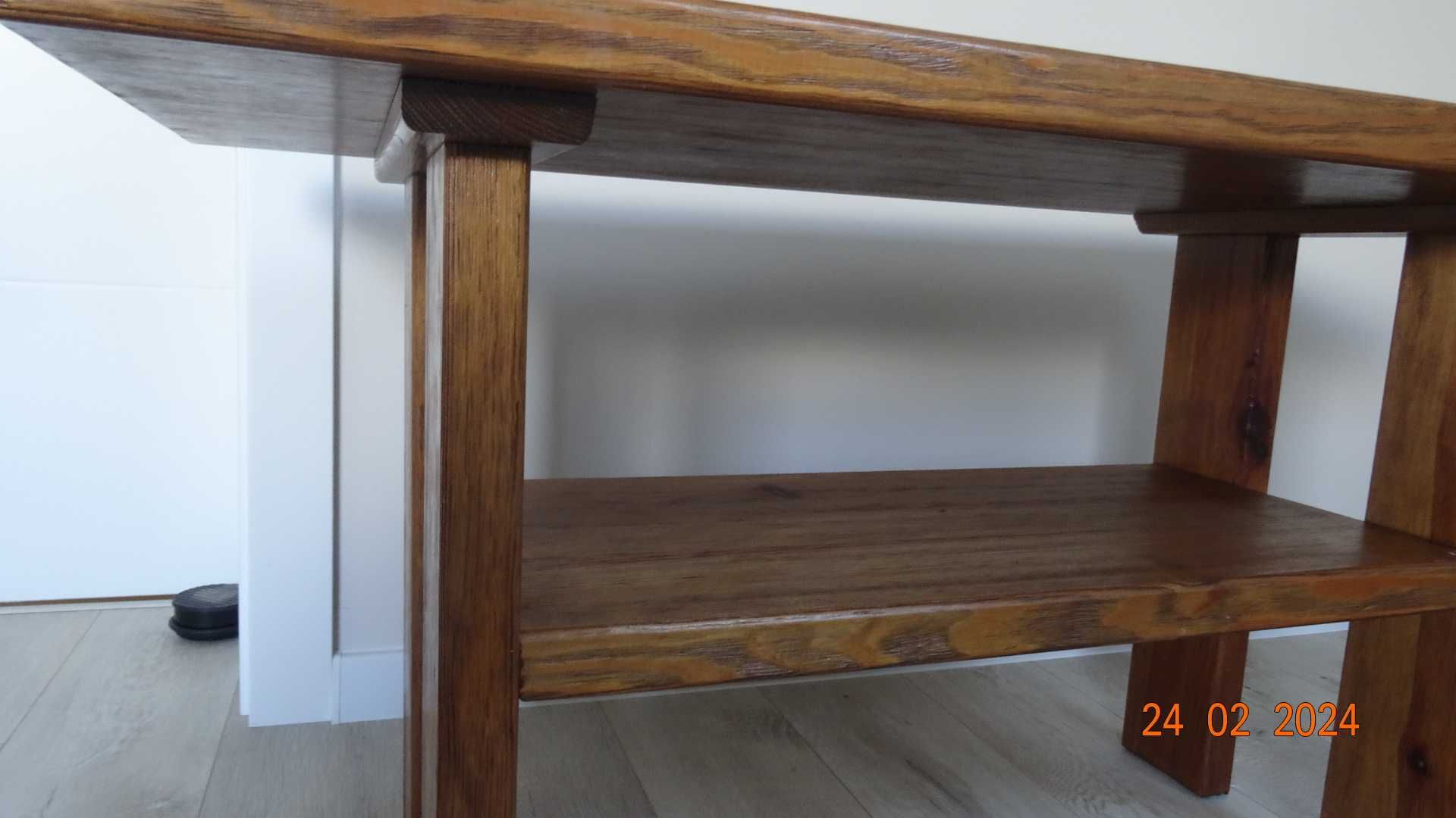 stolik z drewna sosnowego
