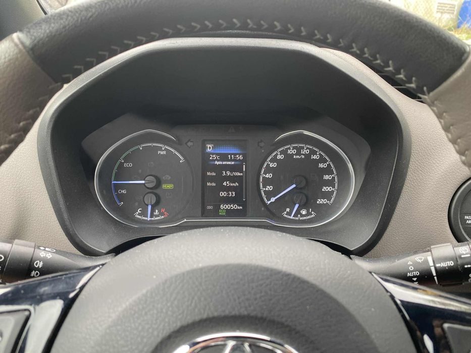 Toyota Yaris Hibrido Square Collection