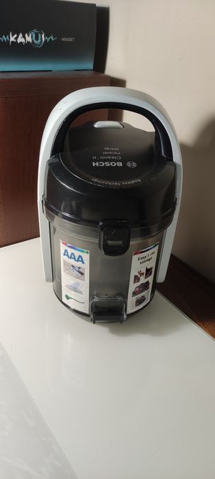 Używany pojemnik na odkurzać Bosch BGS05A222