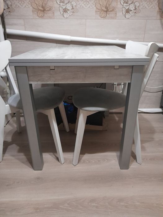 Продам кухонний розкладний стіл