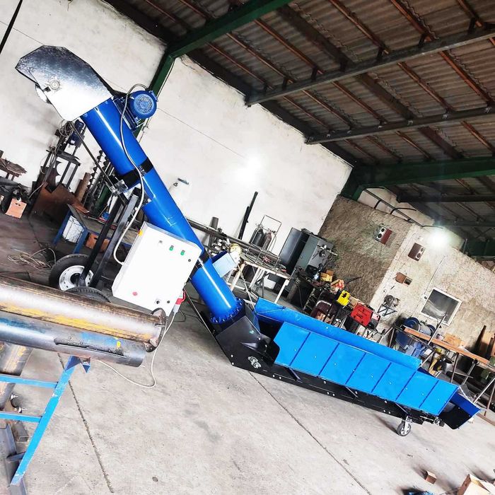 Шнековий навантажувач. Мобільний розвантажувач вагонів (Хопер)