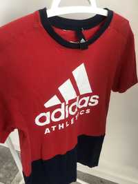 Футболка Adidas червоного кольору