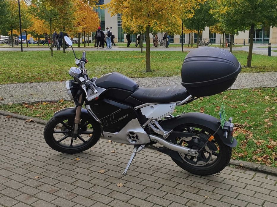 Super Soco TC Max elektryk na A1