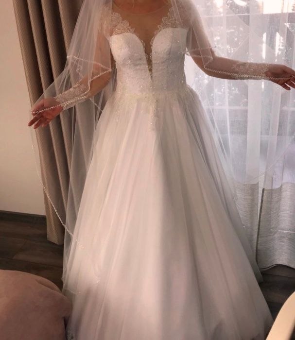Продам весільну сукню