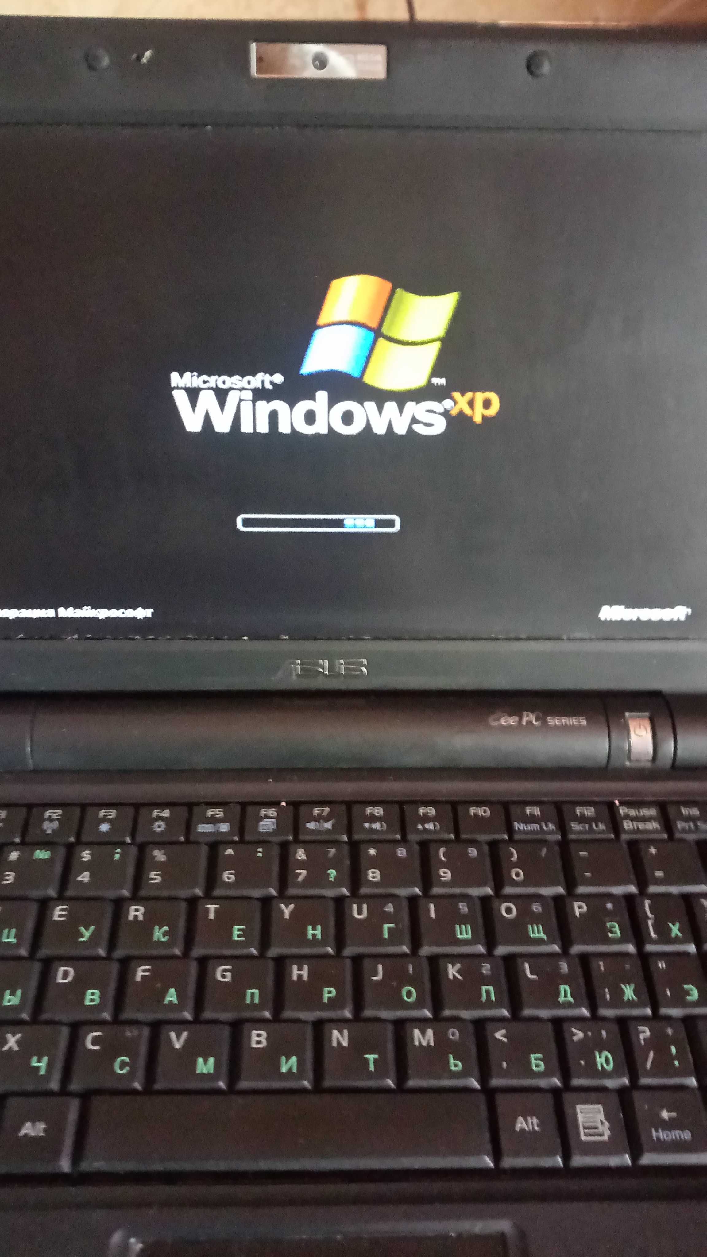 Нетбук ASUS Eee PC 900 (экран 8.9 ")