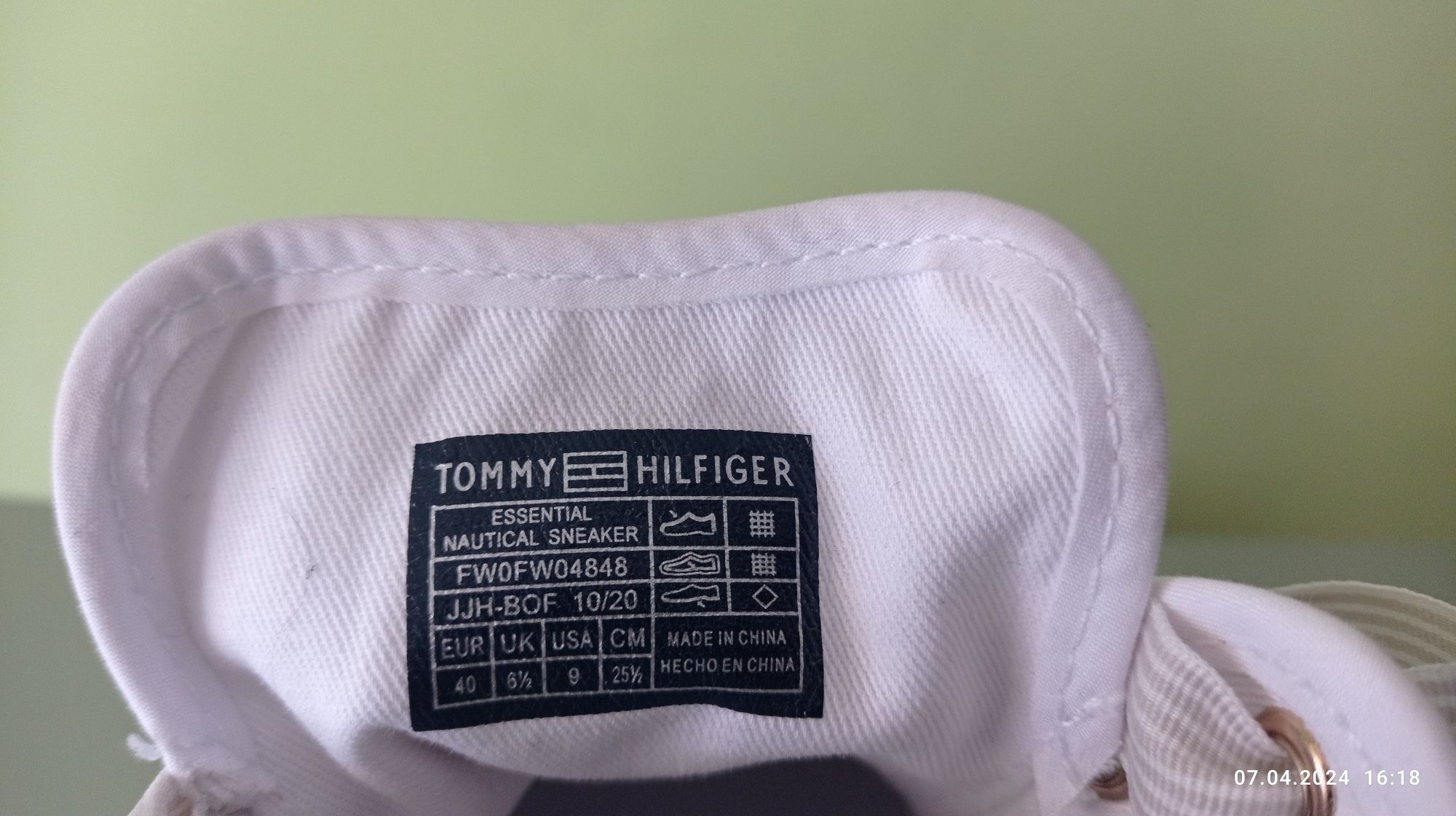 Продам мокасины Томи Хилфиджер