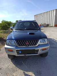 Vende-se Mitsubishi L200 Cabine Dupla  4x4 115 cv pick-up