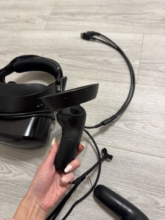 Samsung HMD Odyssey — VR-шолом з контролерами
