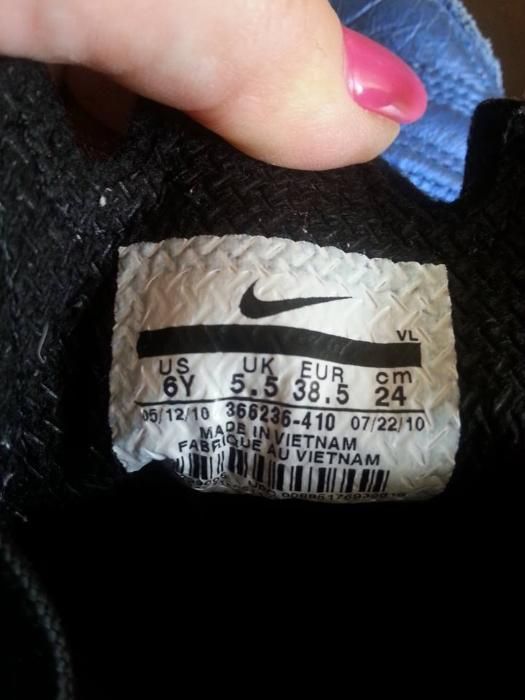 Buty piłkarskie firmy NIKE rozmiar 38,5