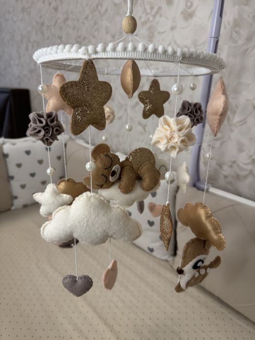 Музичний мобіль з фетру на дитяче ліжечко