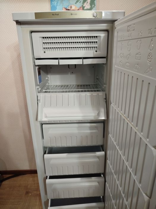 Морозильна камера Indesit No Frost