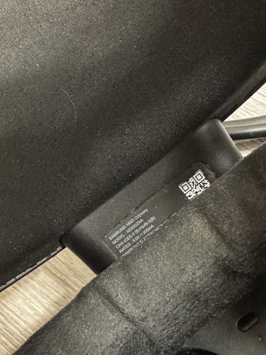 Samsung HMD Odyssey — VR-шолом з контролерами