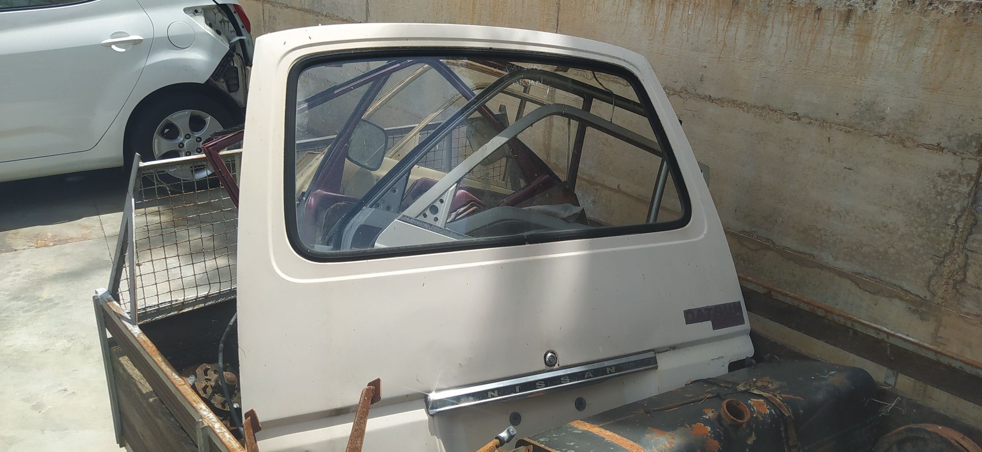 Material Datsun urvan