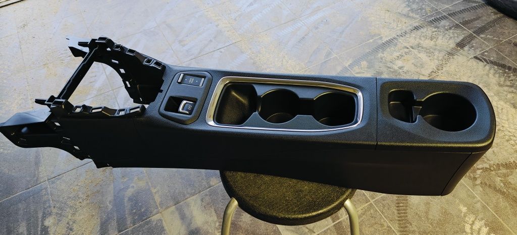 Konsola tunel środkowy Opel Corsa F Electric JAK NOWA! Stan idealny!