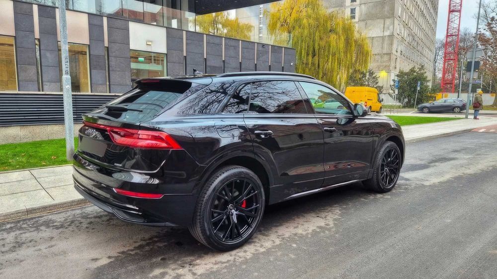 Audi Q8      2023