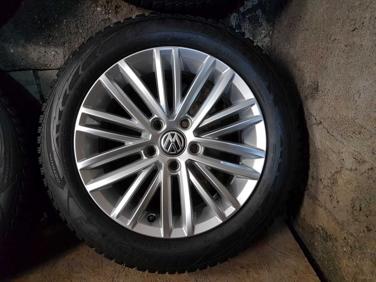 Felgi oryginalne VW R16 5x112 opony zimowe 205/55R16 7mm Goodyear