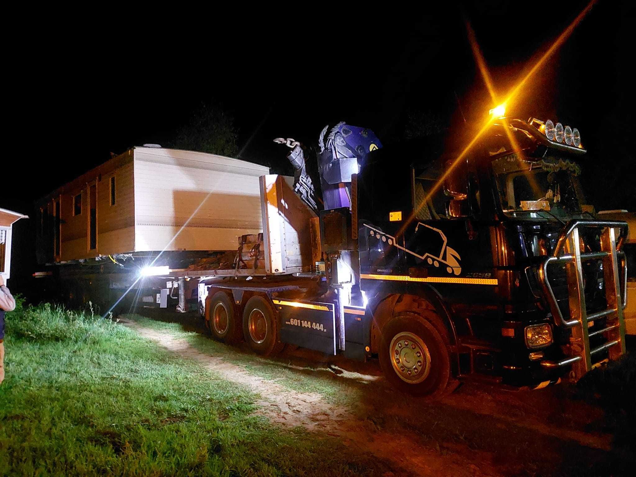 Transport domków holenderskich z HDS montaże Naczepa z HDS dłużyca