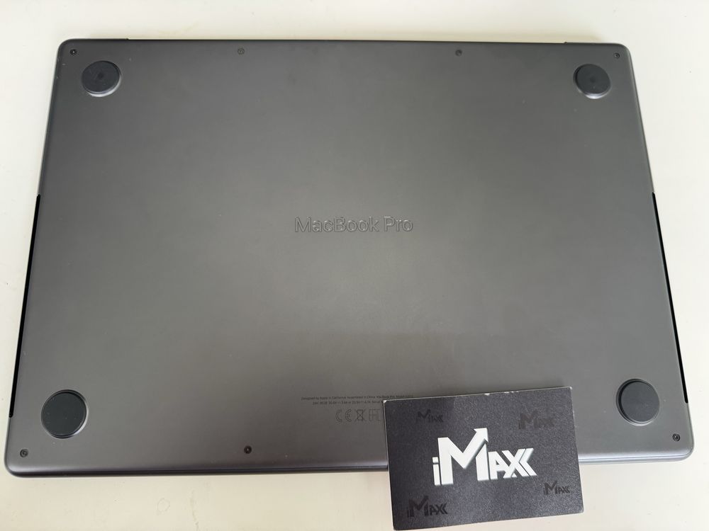 MacBook Pro 14” M4 2024 16/512Gb Space Black Новий стан вітрина 1195€