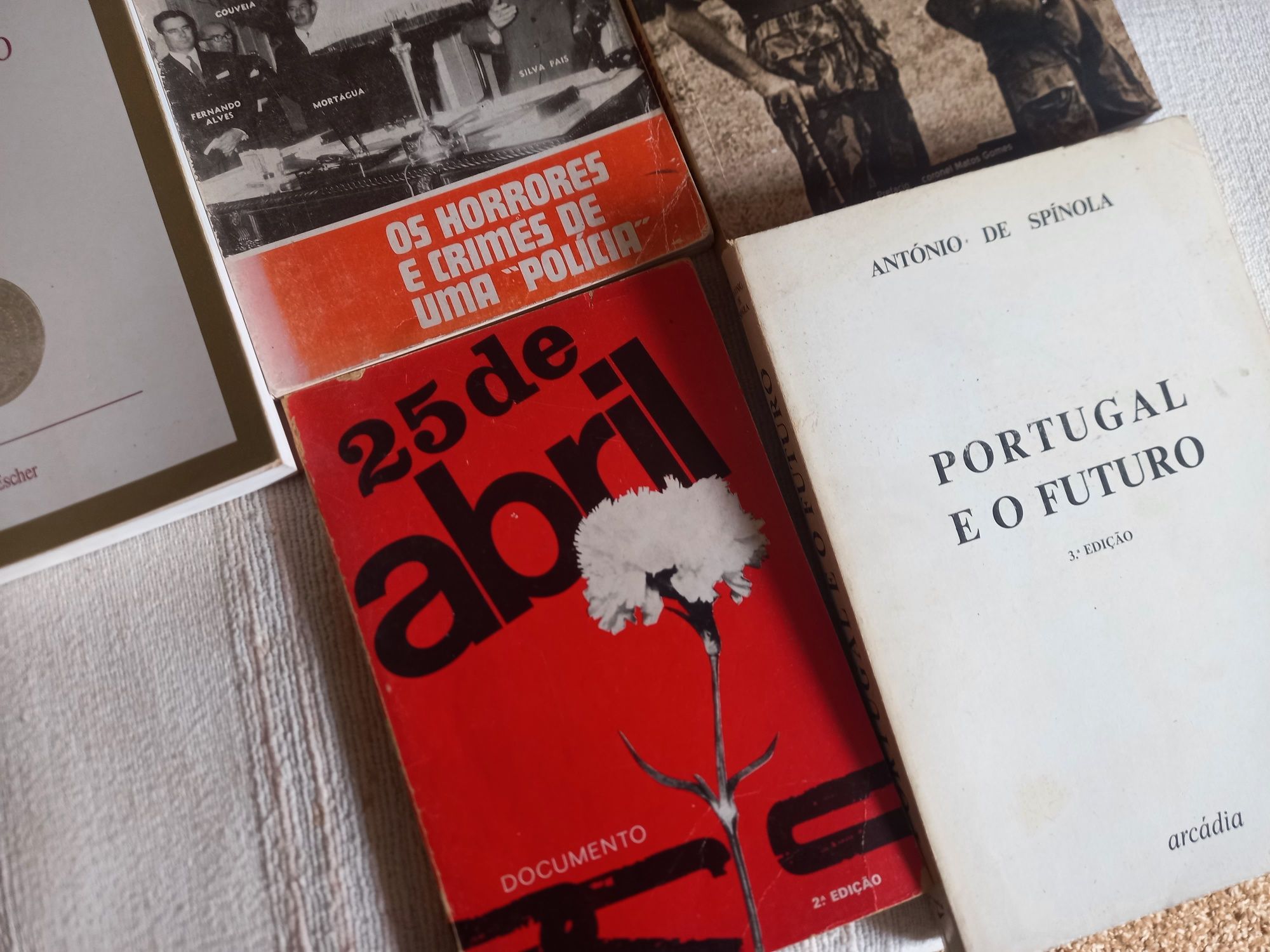 Conjunto de livros sobre o 25 de Abril Pide Estado Novo Revolução