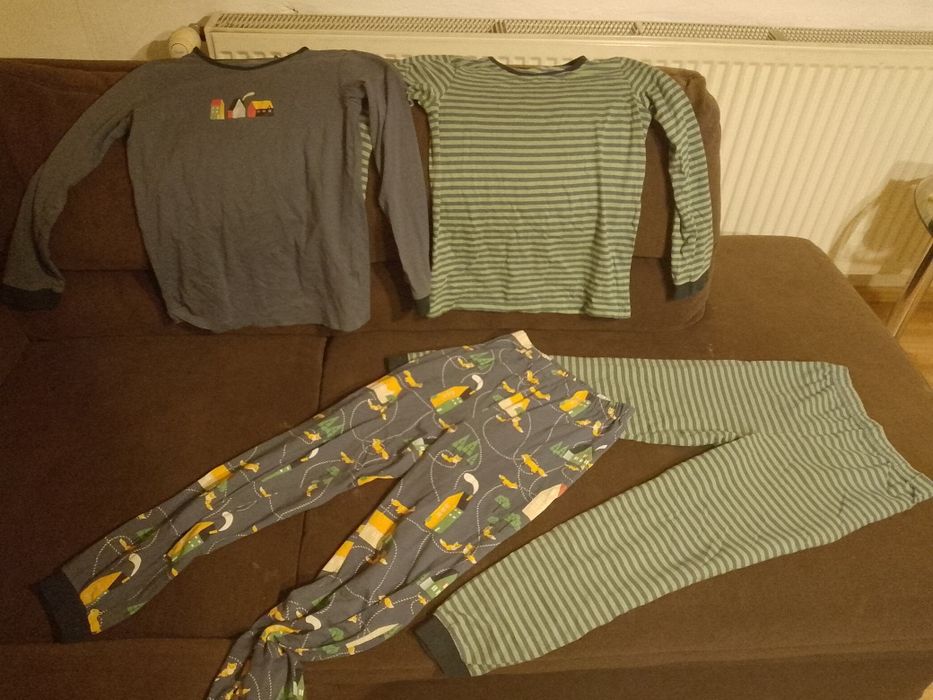 Piżamy chłopięce  firmy Tchibo 2 sztk 134/140