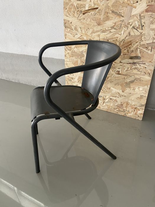 Quatro cadeiras de esplanada (ADICO) e uma mesa