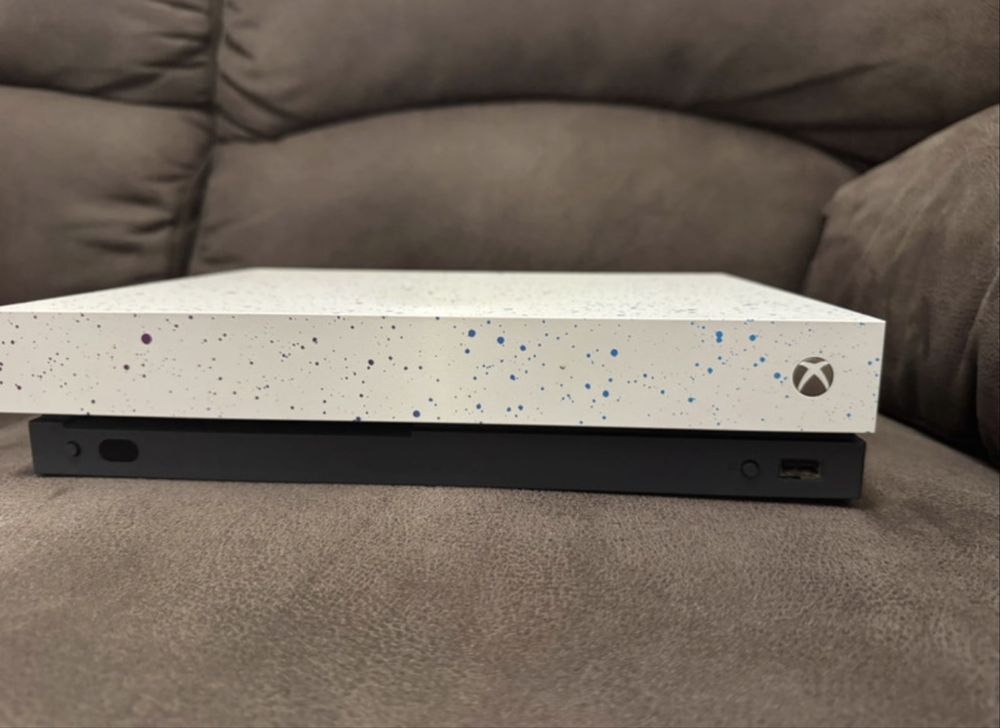 Xbox One X Hyperspacial Ed + 3 jogos