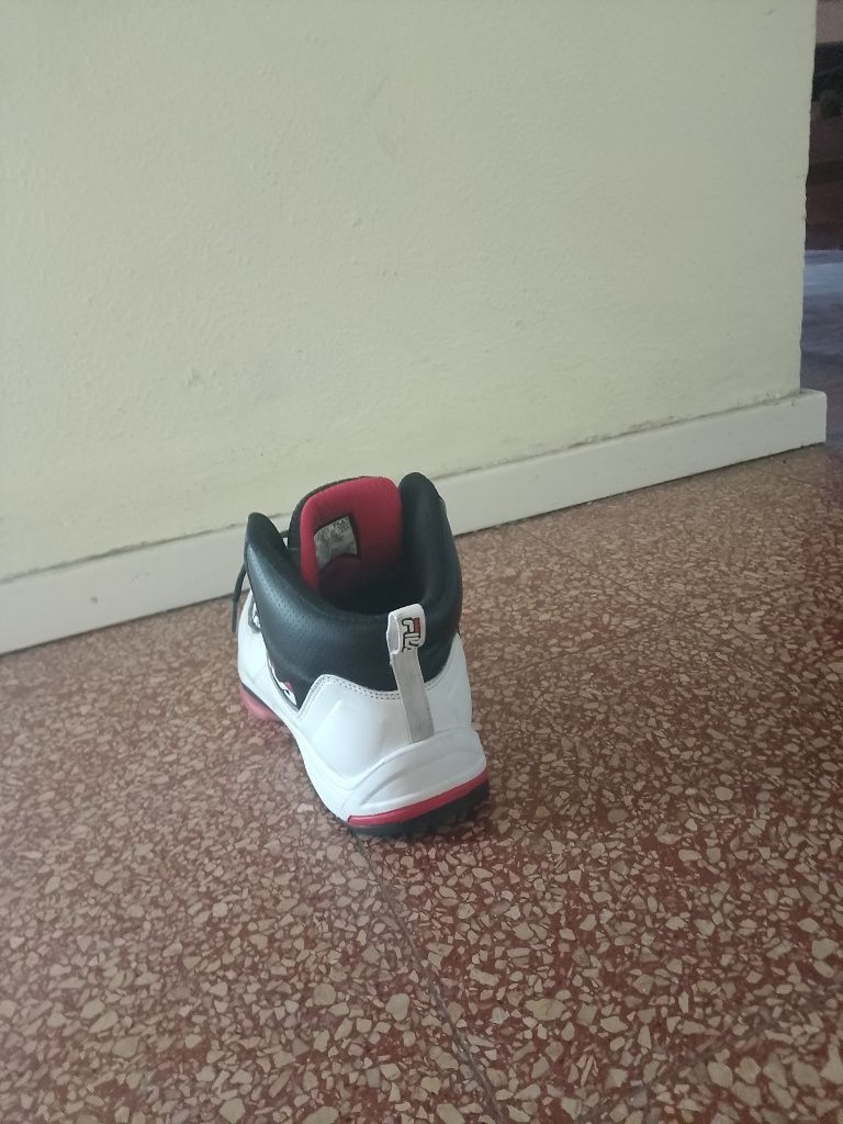 Tênis em bom estado da Marca fila