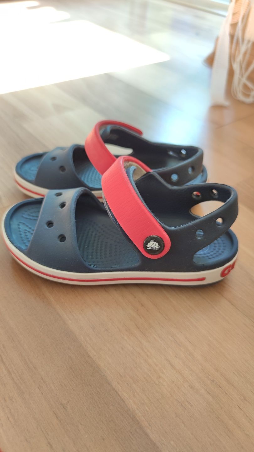 Босоніжки сандалі тапочки crocs c9