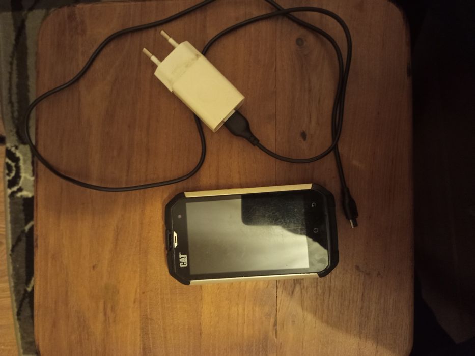 Продам телефон cat B-15