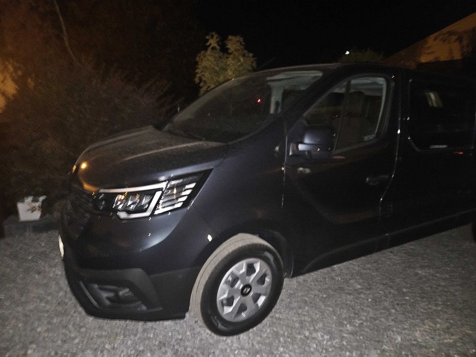 Wypożycz busa Renault Trafic  9-osób -Wynajem do wynajęcia (wynajmę)