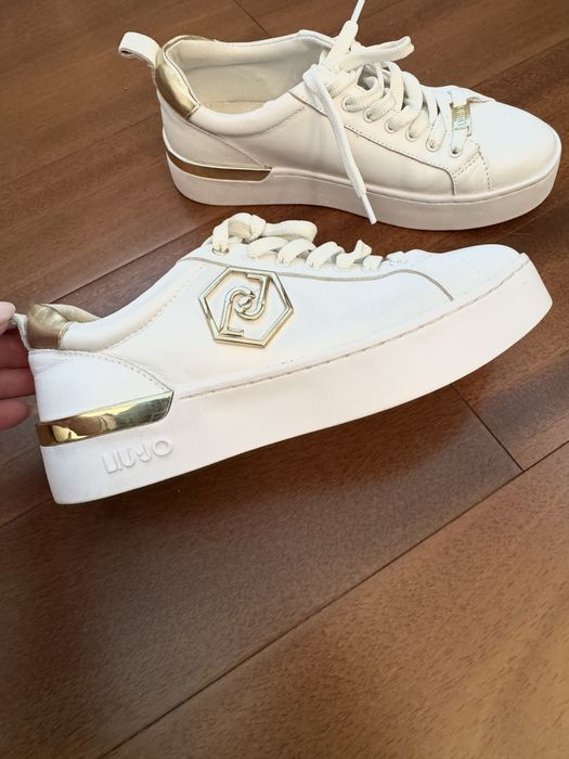 Кросівки шкіряні оригінал Liu Jo р.37