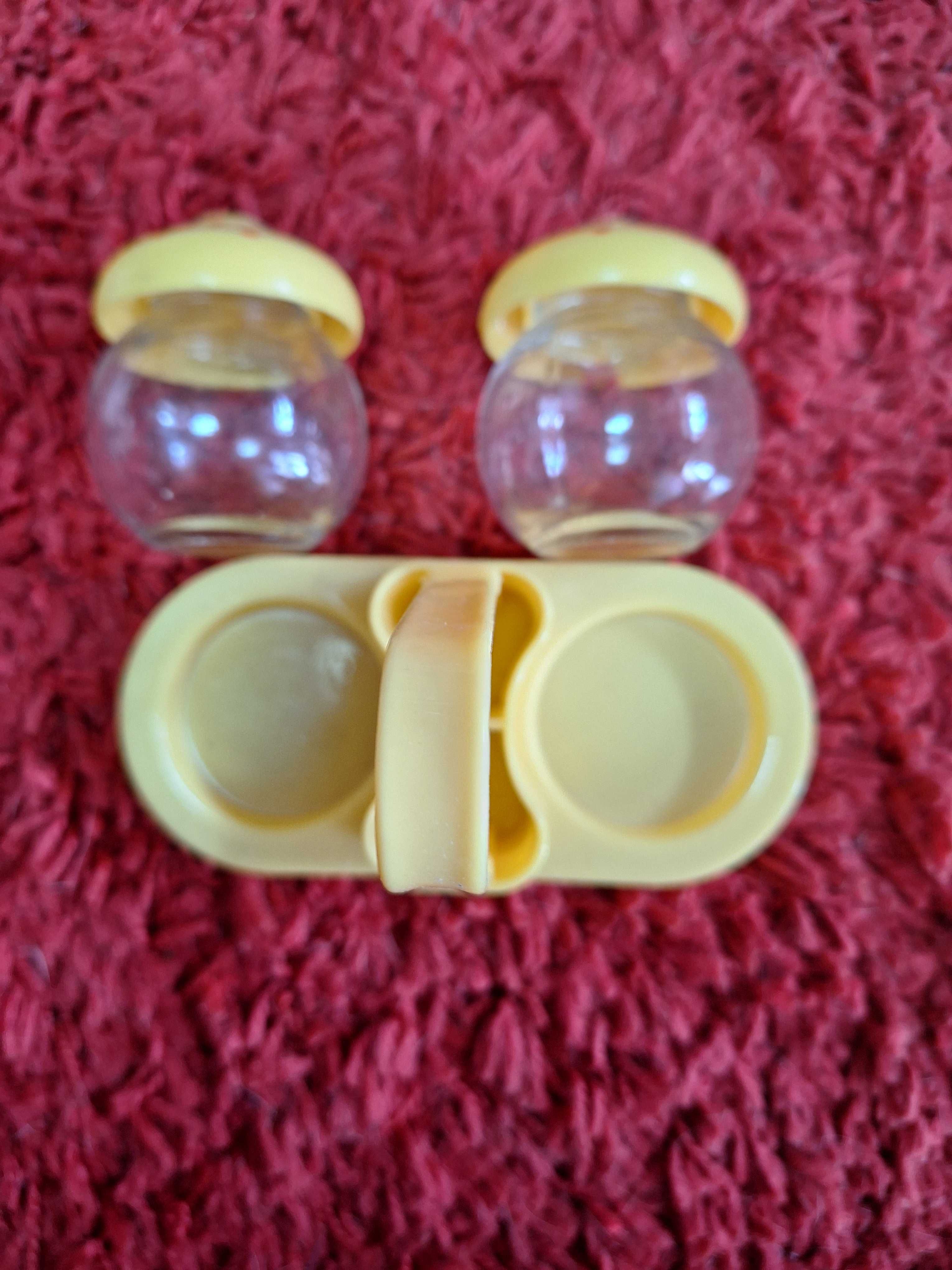 Conjunto de saleiro e pimeiteiro em vidro