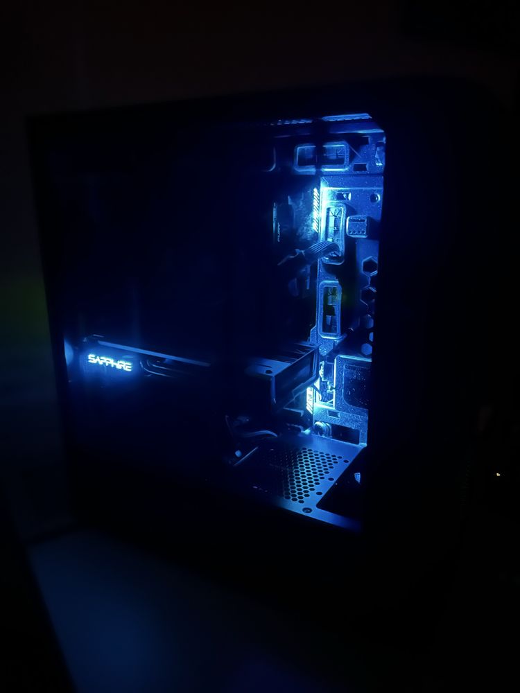 Komputer gamingowy AMD RADEON RYZEN
