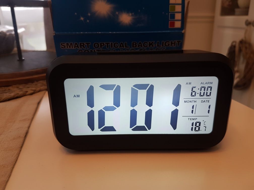 Zegarek budzik dla dzieci z temperaturą  podswietlaniem i sensorem