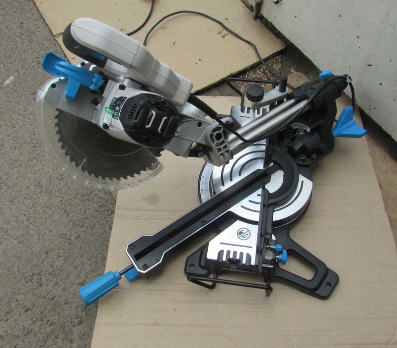 Торцовочна пила, торцовка з протяжкою Mac Allister MMIS210S-B (Англія